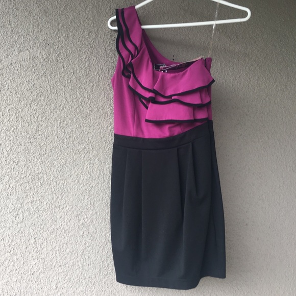 ✨ Lipsy London Black and Wine Ruffle Dress - Picture 5 of 8